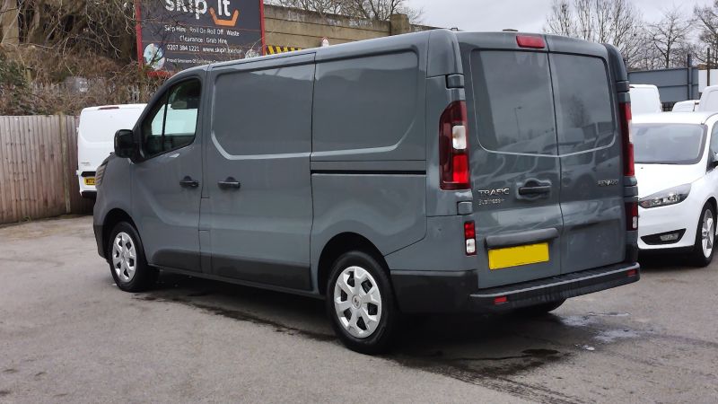RENAULT TRAFIC SL28 BUSINESS PLUS 2.0 DCI 130 SWB IN URBAN GREY,ONLY 51.000 MILES,AIR CONDITIONING,PARKING SENSORS AND MORE - 2986 - 5