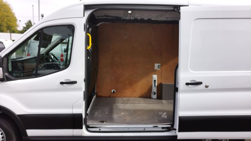 FORD TRANSIT 310 LEADER ECOBLUE L2H2 MWB MEDIUM ROOF WITH SAT NAV,AIR CONDITIONING,HEATED SEATS AND MORE *** SOLD *** - 2920 - 19