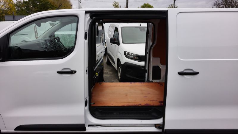 PEUGEOT EXPERT 1.5 BLUEHDI PROFESSIONAL PREMIUM L1 WITH AIR CONDITIONING,6 SPEED,BLUETOOTH AND MORE - 2933 - 20