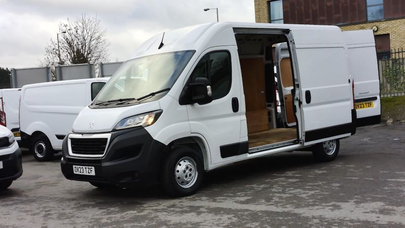 PEUGEOT BOXER 335 PROFESSIONAL PREMIUM PLUS L2H2 MWB 2.2 140 WITH SAT NAV,AIR CONDITIONING AND MORE - 2972 - 3