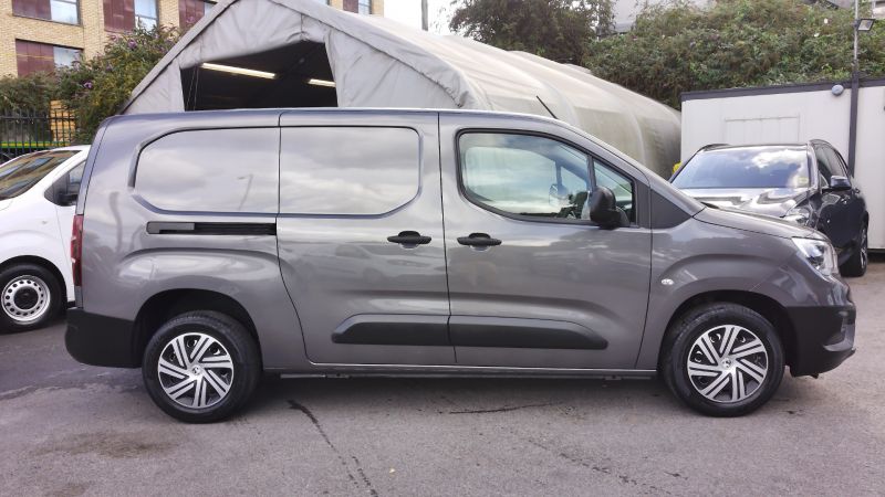 VAUXHALL COMBO 2300 DYNAMIC L2 LWB 100 IN DARK GREY WITH ONLY 41.000 MILES,SAT NAV,AIR CONDITIONING AND MORE *** SOLD *** - 2913 - 7