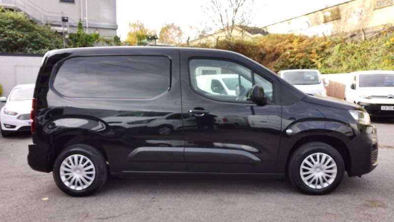 CITROEN BERLINGO 650 ENTERPRISE M BLUEHDI IN BLACK WITH ONLY 28.000 MILES,AIR CONDITIONING,ELECTRIC PACK,SENSORS,BLUETOOTH AND MORE *** SOLD *** - 2942 - 10