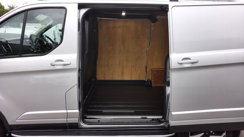 FORD TRANSIT CUSTOM 300 ACTIVE ECOBLUE L1 SWB IN SILVER WITH SAT NAV,AIR CONDITIONING,LEATHER SEATS,ALLOYS AND MORE - 2901 - 25