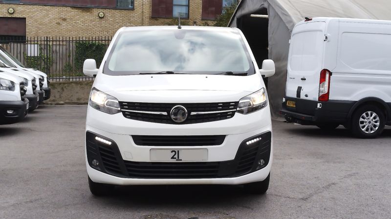 VAUXHALL VIVARO 3100 SPORTIVE L2H1 LWB AUTOMATIC WITH SAT NAV,AIR CONDITIONING,PARKING SENSORS AND MORE - 2925 - 2