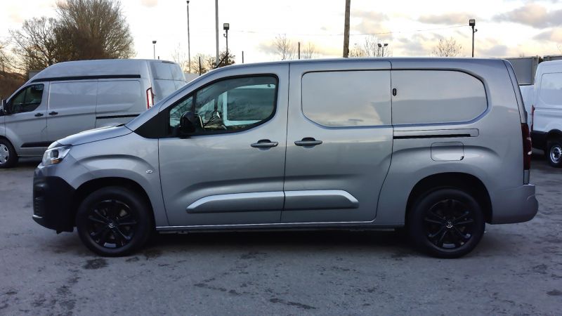 CITROEN BERLINGO 950 DRIVER PRO EDITION XL 8 SPEED AUTOMATIC,SAT NAV,REAR PARK ASSIST CAMERA,AIR CONDITIONING,DAB RADI AND MORE - 2968 - 12