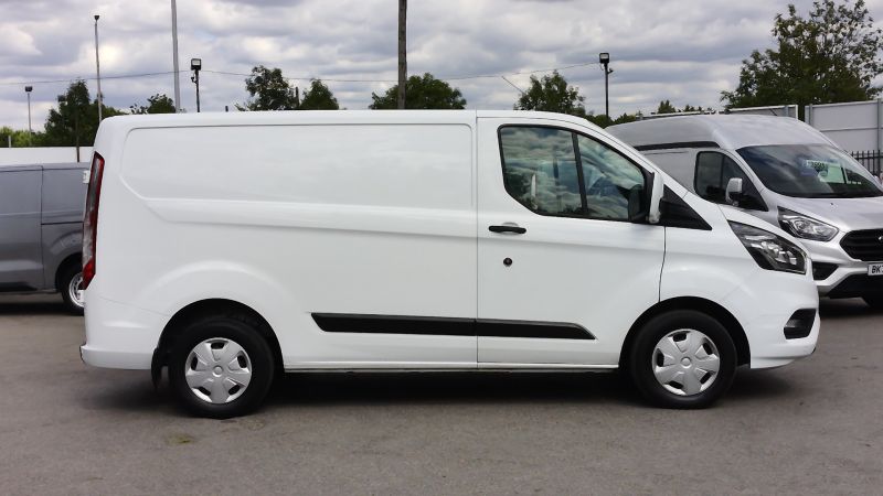 FORD TRANSIT CUSTOM 300 TREND L1 SWB ONLY 66.000 MILES,AIR CONDITIONING,PARKING SENSORS,CRUISE CONTROL AND MORE - 2886 - 4