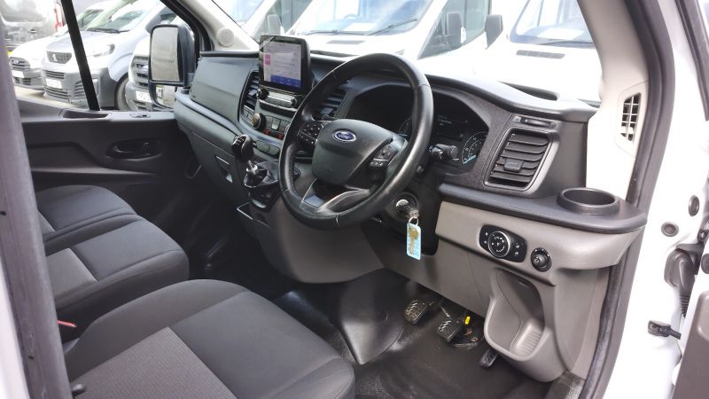 FORD TRANSIT 310 LEADER ECOBLUE L2H2 MWB MEDIUM ROOF WITH ONLY 61.000 MILES,SAT NAV,AIR CONDITIONING,HEATED SEATS AND MORE - 2923 - 11
