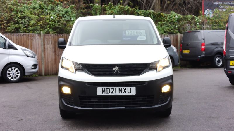 PEUGEOT PARTNER PROFESSIONAL L1 SWB WITH ONLY 24.000 MILES,SAT NAV,AIR CONDITIONING,PARKING SENSORS AND MORE - 2948 - 3