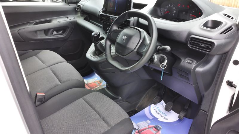 PEUGEOT PARTNER PROFESSIONAL L1 SWB WITH ONLY 37.000 MILES,AIR CONDITIONING,PARKING SENSORS AND MORE - 2892 - 12