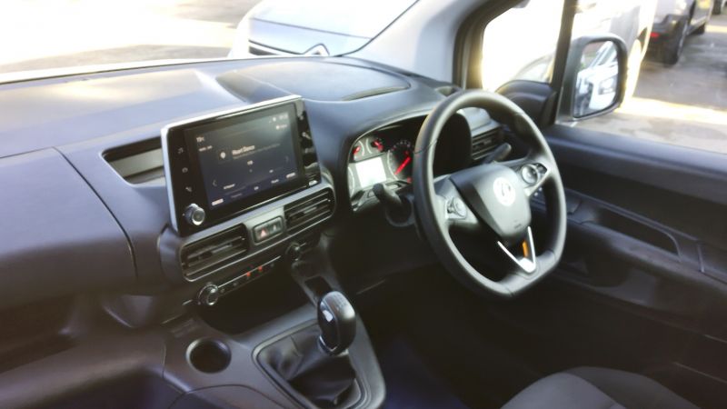 VAUXHALL COMBO 2300 SPORTIVE L1 SWB WITH AIR CONDITIONING,PARKING SENSORS,BLUETOOTH AND MORE - 2924 - 13