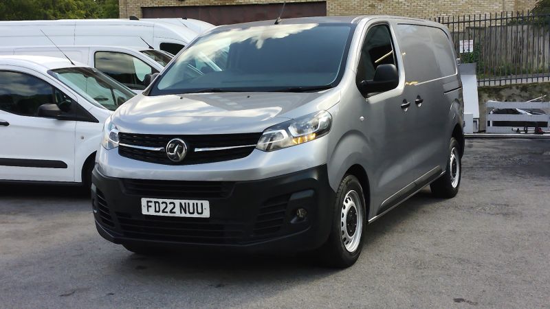 VAUXHALL VIVARO 2900 DYNAMIC L1 SWB IN GREY/SILVER WITH SAT NAV,AIR CONDITIONING,PARKING SENSORS AND MORE *** SOLD *** - 2911 - 23