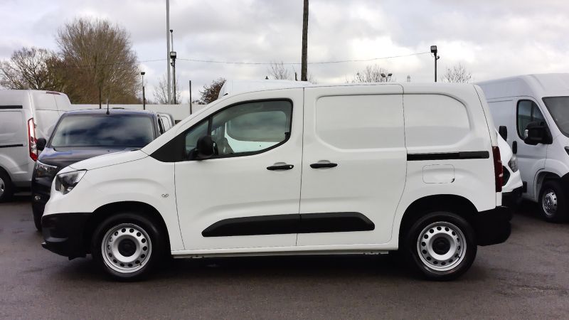 VAUXHALL COMBO 2300 DYNAMIC L1 SWB WITH ONLY 57.000 MILES,AIR CONDITIONING,PARKING SENSORS,CRUISE CONTROL AND MORE - 2975 - 10