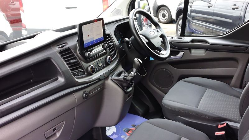 FORD TRANSIT CUSTOM 320 TREND ECOBLUE L1H2 SWB HIGH ROOF IN SILVER WITH SAT NAV,AIR CONDITIONING,PARKING SENSORS AND MORE - 2882 - 6