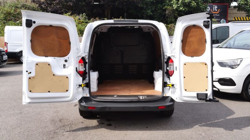 FORD TRANSIT COURIER LIMITED 1.5 TDCI WITH ONLY 46.000 MILES,SAT NAV,AIR CONDITIONING,ALLOY'S,PARKING SENSORS AND MORE - 2904 - 8