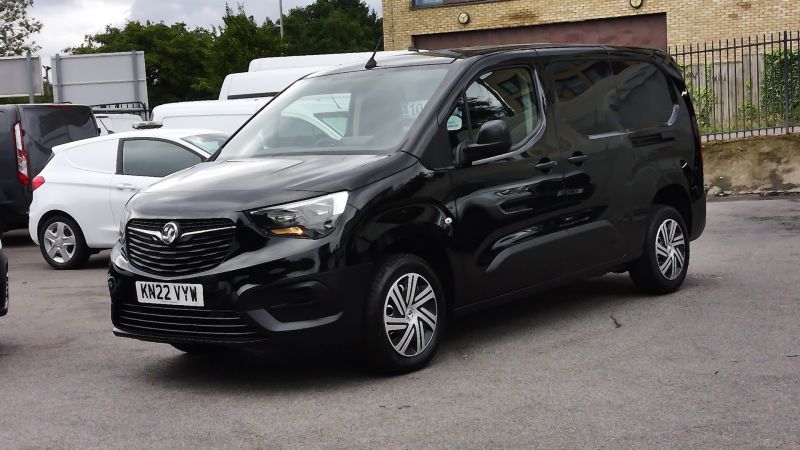 VAUXHALL COMBO 2300 DYNAMIC L2 LWB IN BLACK WITH SAT NAV,AIR CONDITIONING,PARKING SENSORS,6 SPEED,CRUISE CONTROL AND MORE - 2894 - 4