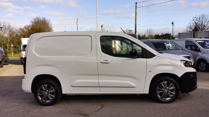 PEUGEOT PARTNER 1000 ASPHALT PREMIUM L1 SWB,SAT NAV,ALLOYS,AIR CONDITIONING,PARK ASSIST CAMERA AND MORE - 2949 - 7