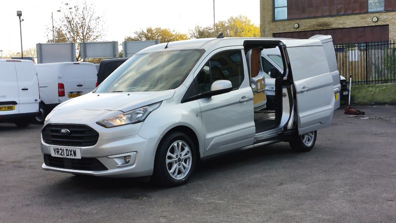 FORD TRANSIT CONNECT 240 LIMITED L2 LWB AUTOMATIC IN SILVER,SAT NAV,AIR CONDITIONING,PARK ASSIST CAMERA AND MORE  - 2952 - 2