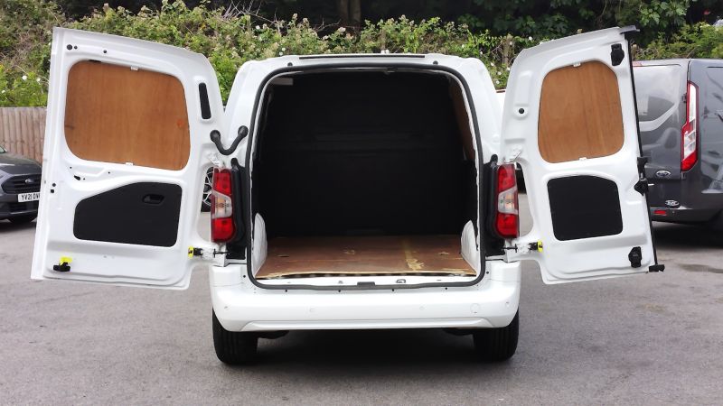 VAUXHALL COMBO 2300 SPORTIVE L1 SWB WITH AIR CONDITIONING,PARKING SENSORS,BLUETOOTH AND MORE - 2871 - 10