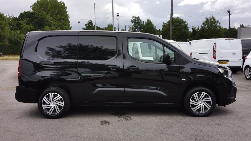 VAUXHALL COMBO 2300 DYNAMIC L2 LWB IN BLACK WITH SAT NAV,AIR CONDITIONING,PARKING SENSORS,6 SPEED,CRUISE CONTROL AND MORE - 2894 - 8