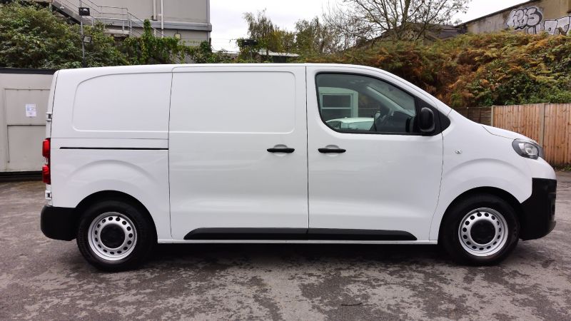 PEUGEOT EXPERT 1.5 BLUEHDI PROFESSIONAL PREMIUM L1 WITH AIR CONDITIONING,6 SPEED,BLUETOOTH AND MORE - 2933 - 9