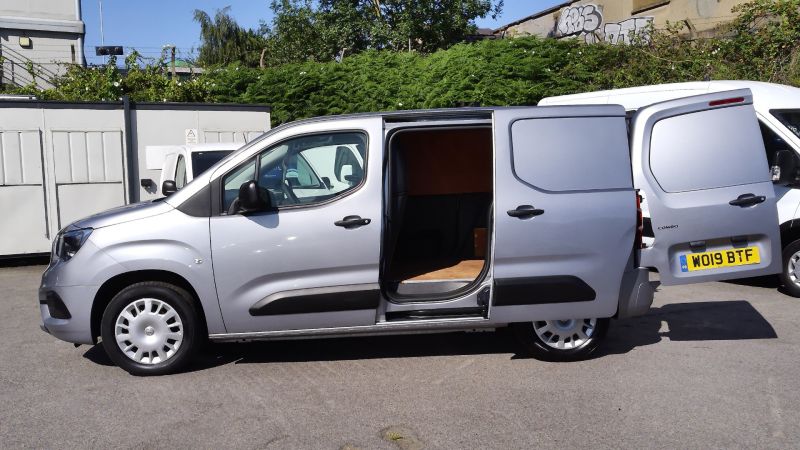 VAUXHALL COMBO 2000 SPORTIVE 1.6 L1 SWB IN GREY/SILVER WITH AIR CONDITIONING,3 SEATS,PARKING SENSORS AND MORE  - 2880 - 11