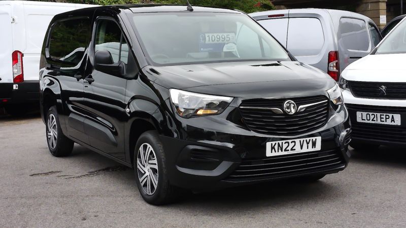 VAUXHALL COMBO 2300 DYNAMIC L2 LWB IN BLACK WITH SAT NAV,AIR CONDITIONING,PARKING SENSORS,6 SPEED,CRUISE CONTROL AND MORE - 2894 - 23