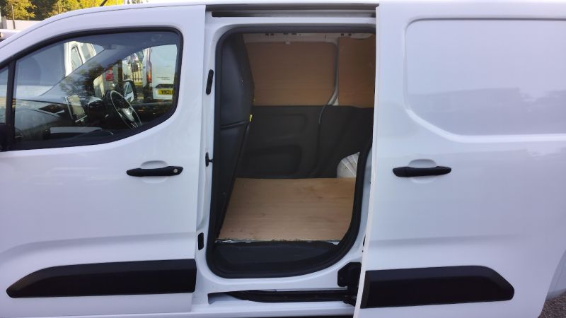 VAUXHALL COMBO 2300 SPORTIVE L1 SWB WITH AIR CONDITIONING,PARKING SENSORS,BLUETOOTH AND MORE - 2924 - 19