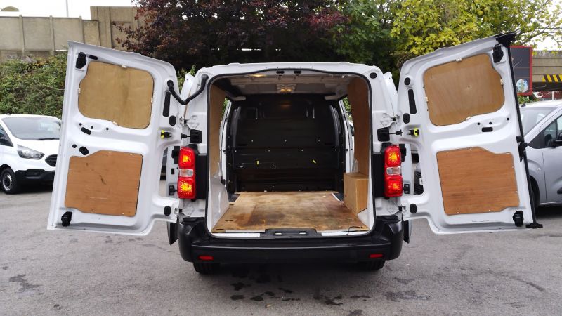 CITROEN DISPATCH XL 1400 ENTERPRISE PRO 2.0 BLUEHDI 145PS IN WHITE WITH AIR CONDITIONING,CRUISE CONTROL,6 SPEED AND MORE - 2932 - 9