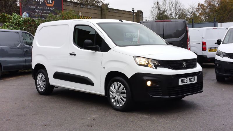 PEUGEOT PARTNER PROFESSIONAL L1 SWB WITH ONLY 24.000 MILES,SAT NAV,AIR CONDITIONING,PARKING SENSORS AND MORE - 2948 - 4