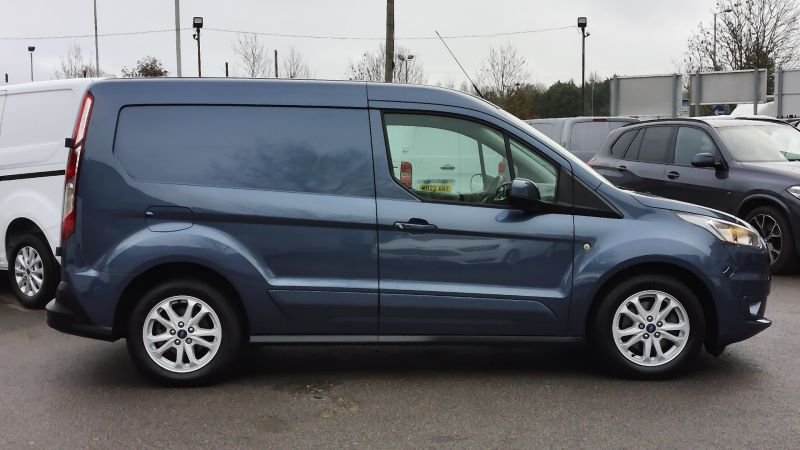 FORD TRANSIT CONNECT 200 LIMITED L1 SWB IN CHROME BLUE WITH ONLY 63.000 MILES,AIR CONDITIONING,FRONT+REAR PARKING SENSORS,ALLOY'S AND MORE - 2982 - 9