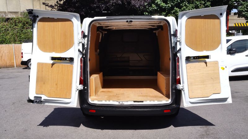 FORD TRANSIT CUSTOM 300 LEADER L1 SWB WITH ONLY 53.000 MILES,AIR CONDITIONING,PARKING SENSORS,WETBELT REPLACED AND MORE - 2898 - 8