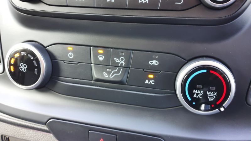 FORD TRANSIT CUSTOM 300 LEADER ECOBLUE L1 SWB WITH AIR CONDITIONING,PARKING SENSORS,BLUETOOTH,6 SPEED AND MORE - 2899 - 16