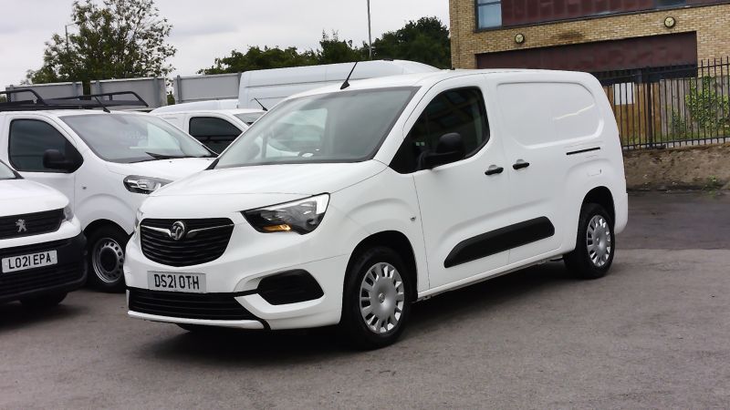 VAUXHALL COMBO 2300 SPORTIVE L2 LWB WITH ONLY 37.000 MILES,AIR CONDITIONING,PARKING SENSORS,BLUETOOTH AND MORE - 2887 - 3