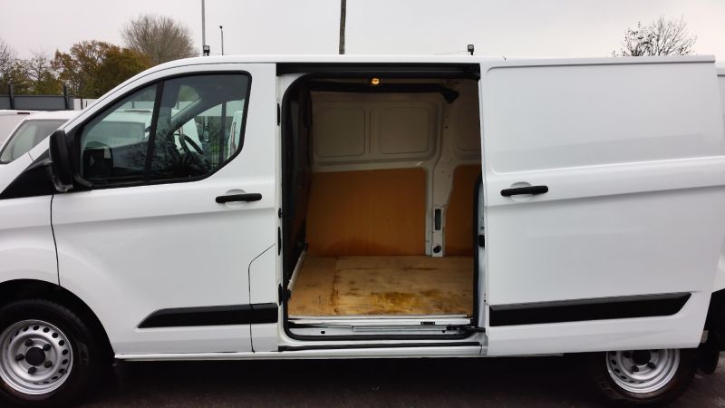FORD TRANSIT CUSTOM 300 LEADER ECOBLUE L2 LWB WITH AIR CONDITIONING,PARKING SENSORS,6 SPEED AND MORE - 2941 - 18