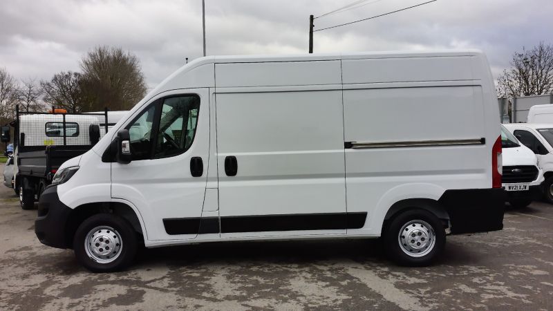 PEUGEOT BOXER 335 PROFESSIONAL PREMIUM PLUS L2H2 MWB 2.2 140 WITH SAT NAV,AIR CONDITIONING AND MORE - 2972 - 9