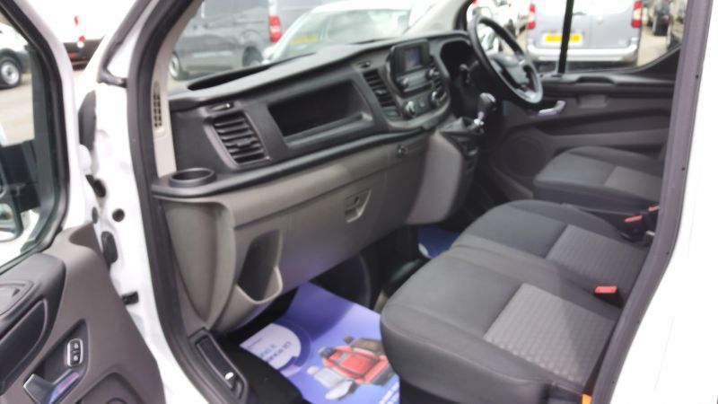 FORD TRANSIT CUSTOM 300 TREND L2 H1 LWB WITH AIR CONDITIONING,PARKING SENSORS,CRUISE CONTROL,BLUETOOTH AND MORE - 2885 - 14
