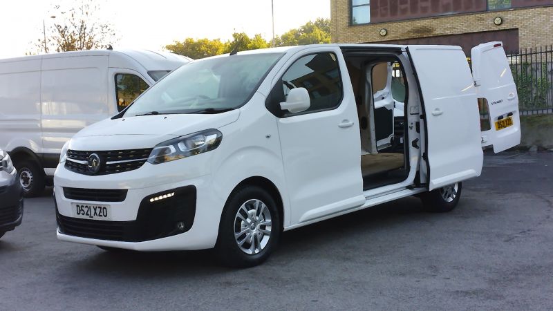 VAUXHALL VIVARO 3100 SPORTIVE L2H1 LWB AUTOMATIC WITH SAT NAV,AIR CONDITIONING,PARKING SENSORS AND MORE *** SOLD *** - 2925 - 2