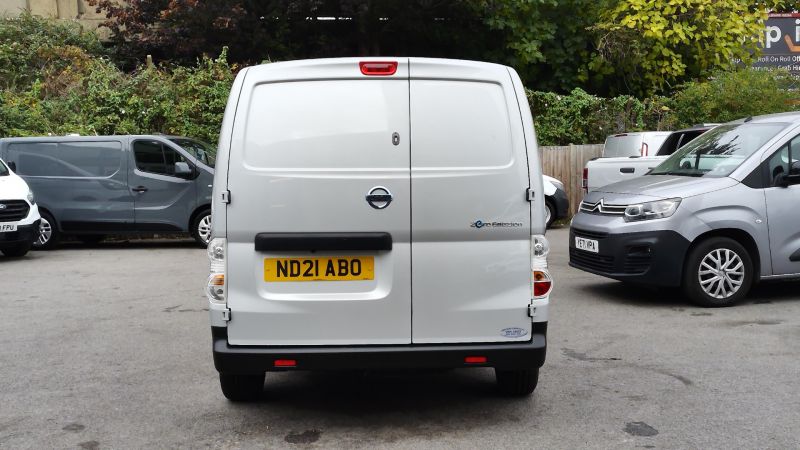 NISSAN E-NV200 TEKNA 40 KWH 109BHP IN SILVER ONLY 15.000 MILES,SAT NAV,AIR CONDITIONING,REAR CAMERA AND MORE - 2931 - 6