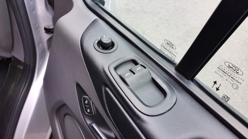 FORD TRANSIT CUSTOM 320 TREND ECOBLUE L1H2 SWB HIGH ROOF IN SILVER WITH AIR CONDITIONING,PARKING SENSORS AND MORE - 2863 - 16