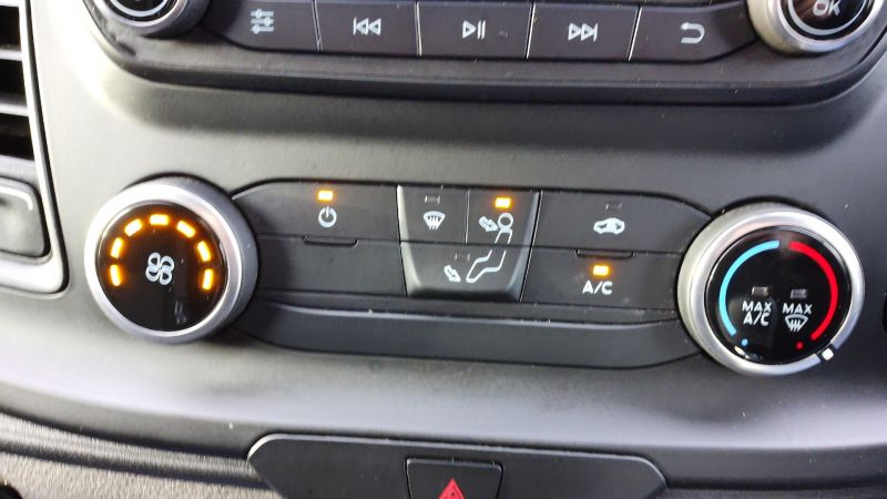 FORD TRANSIT CUSTOM 300 LEADER ECOBLUE L2 LWB WITH ONLY 58.000 MILES,AIR CONDITIONING,PARKING SENSORS,6 SPEED AND MORE - 2939 - 14