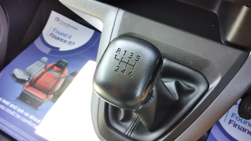 PEUGEOT EXPERT 2.0 PROFESSIONAL 1400 WITH AIR CONDITIONING,PARKING SENSORS AND MORE - 2889 - 19