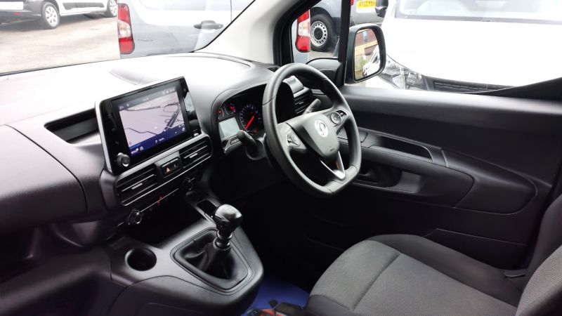 VAUXHALL COMBO 2300 SPORTIVE L1 SWB IN BLACK WITH AIR CONDITIONING,PARKING SENSORS,6 SPEED,3 SEATS AND MORE - 2974 - 3