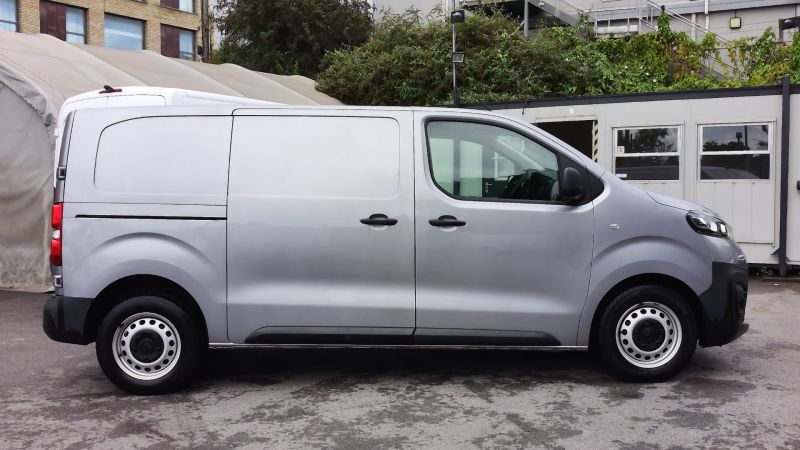 VAUXHALL VIVARO 2900 DYNAMIC L1 SWB IN GREY/SILVER WITH AIR CONDITIONING,PARKING SENSORS AND MORE - 2911 - 5