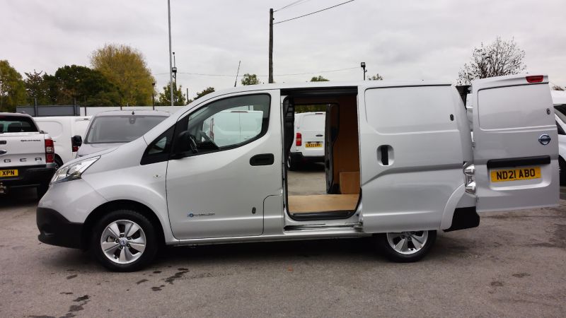 NISSAN E-NV200 TEKNA 40 KWH 109BHP IN SILVER ONLY 15.000 MILES,SAT NAV,AIR CONDITIONING,REAR CAMERA AND MORE - 2931 - 10