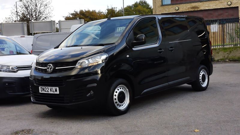 VAUXHALL VIVARO F2900 DYNAMIC L1 SWB IN BLACK WITH AIR CONDITIONING,PARKING SENSORS,CRUISE CONTROL AND MORE - 2938 - 2
