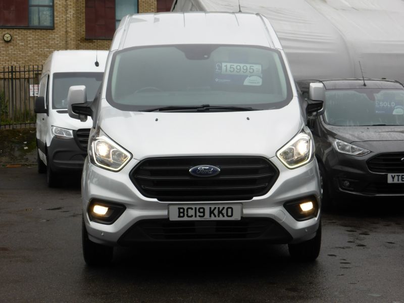 FORD TRANSIT CUSTOM 320 TREND AUTOMATIC L1 H2 SWB HIGH ROOF WITH SAT NAV,AIR CONDITIONING,PARKING SENSORS AND MORE - 2529 - 26