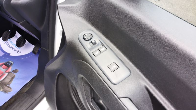 VAUXHALL COMBO 2300 DYNAMIC L1 SWB WITH ONLY 57.000 MILES,AIR CONDITIONING,PARKING SENSORS,CRUISE CONTROL AND MORE - 2975 - 17