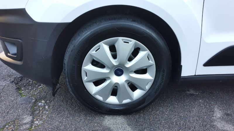 FORD TRANSIT CONNECT 220 BASE L1 SWB WITH ONLY 53.000 MILES,SAT NAV,PARK ASSIST CAMERA,PARKING SENSORS,DAB RADIO AND MORE - 2955 - 18