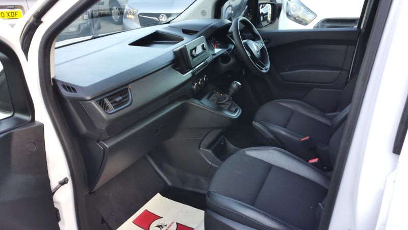 RENAULT KANGOO ML19 DCI START L1 SWB WITH ONLY 42.000 MILES,AIR CONDITIONING,PARKING SENSORS,6 SPEED AND MORE - 2961 - 16