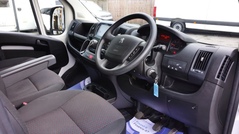 PEUGEOT BOXER 335 PROFESSIONAL PREMIUM PLUS L2H2 MWB 2.2 140 WITH SAT NAV,AIR CONDITIONING AND MORE - 2972 - 19